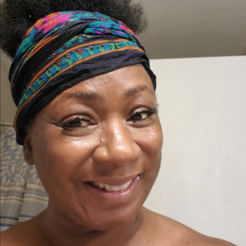 Meet your Posher, Cynthia